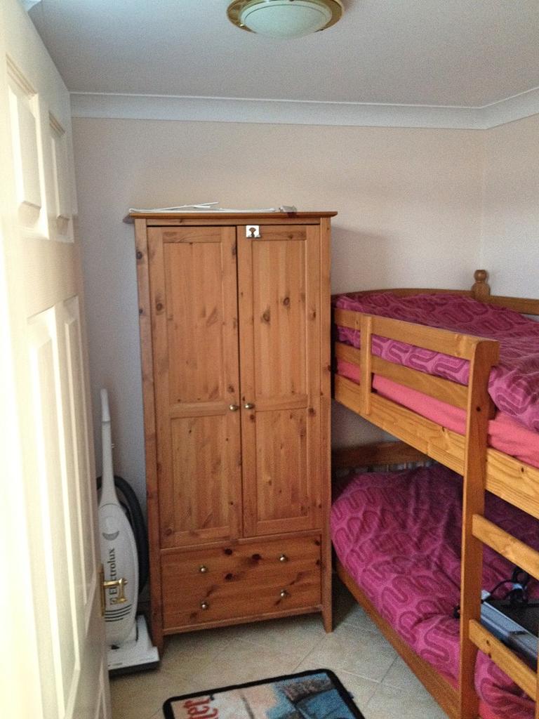 Carmarthen Bay Holiday Park, Kidwelly, Carmarthenshire. SA17 5HQ 3 bed chalet for sale £35,000