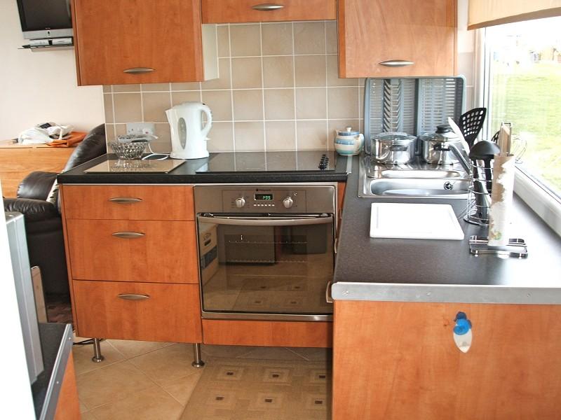 Carmarthen Bay Holiday Park, Kidwelly, Carmarthenshire. SA17 5HQ 3 bed chalet for sale £35,000