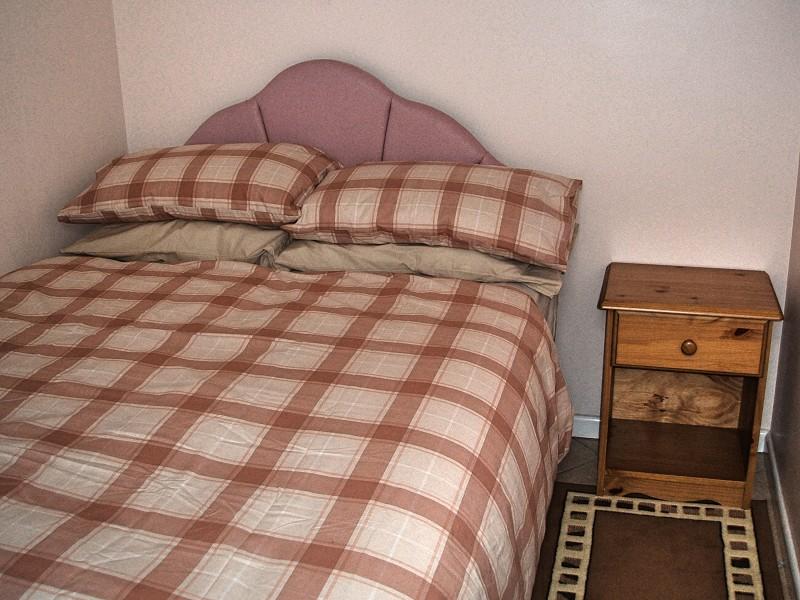 Carmarthen Bay Holiday Park, Kidwelly, Carmarthenshire. SA17 5HQ 3 bed chalet for sale £35,000