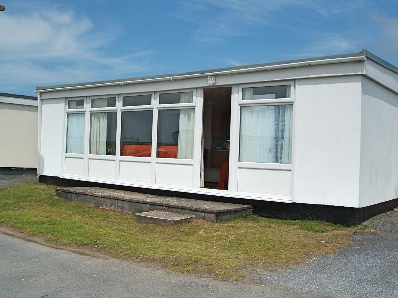 Carmarthen Bay Holiday Park, Kidwelly, Carmarthenshire. SA17 5HQ 3 bed