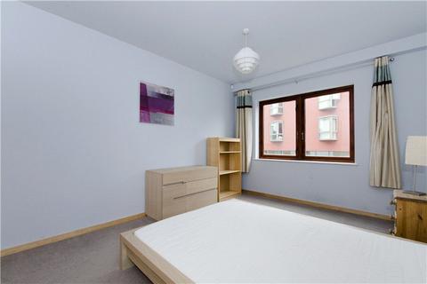 2 bedroom flat to rent, Graham Street, London