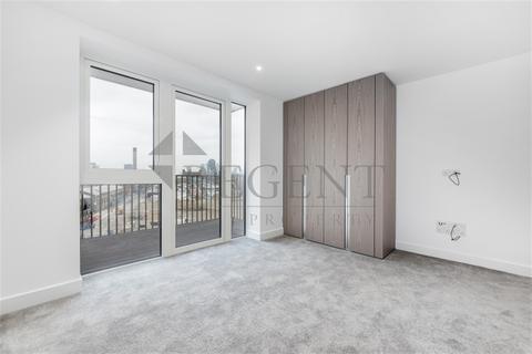 2 bedroom apartment to rent - Admiralty House, Vaughan Way, E1W