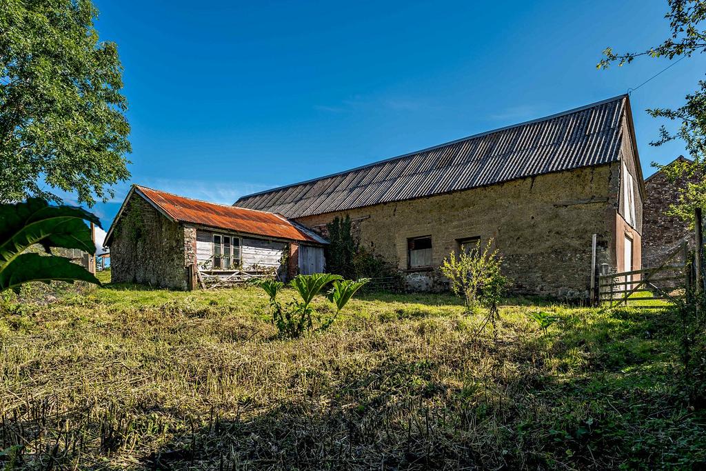 chulmleigh, devon 4 bed detached house - £250,000