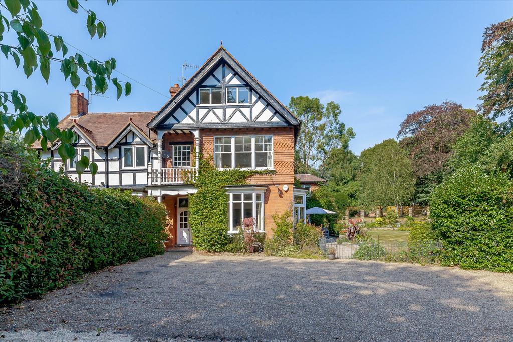 Woburn Hill, Addlestone, Surrey, KT15 5 bed semi-detached house - £ ...