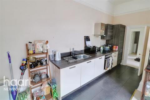 2 bedroom flat to rent, Shirehall, Newport