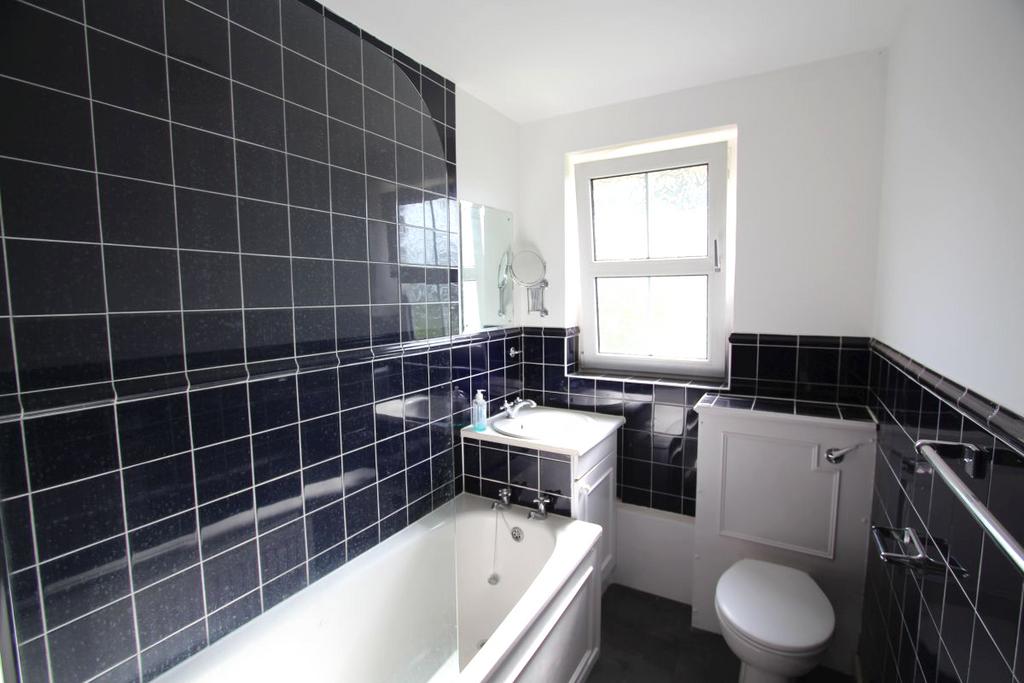 House in Surbiton - More