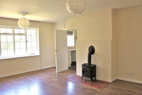 4 bedroom bungalow to rent, Wotton Park Cottages, Guildford Road