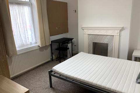4 bedroom terraced house to rent - Swansea SA1