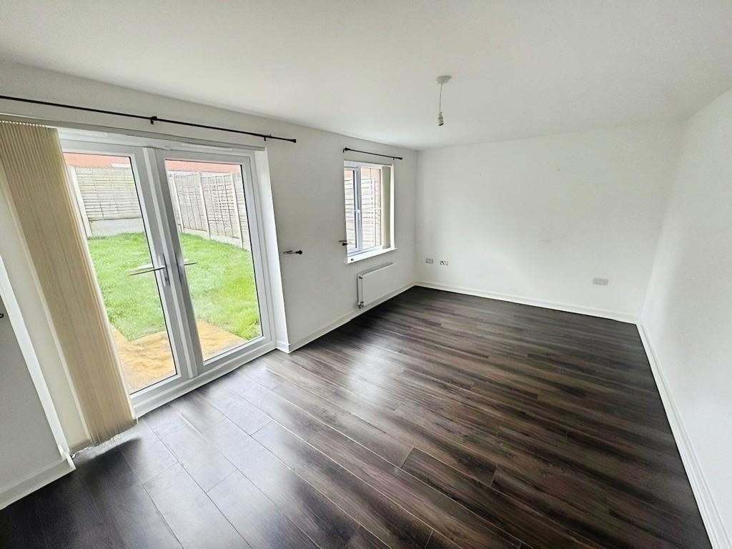 Living Room (b)