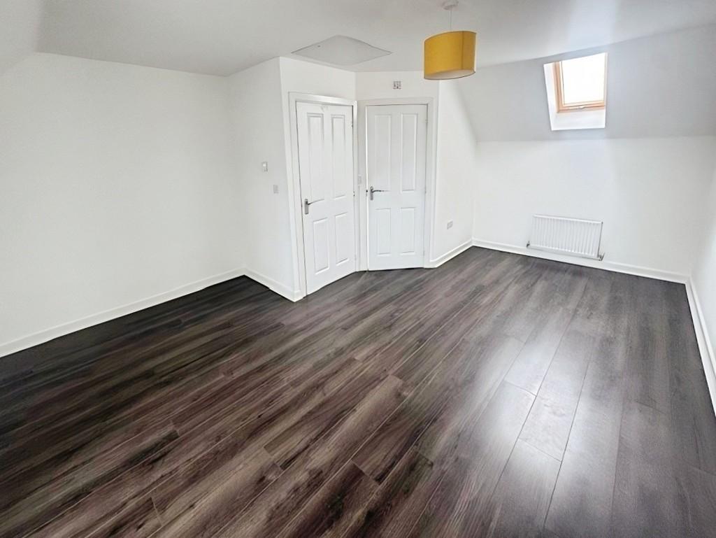 Master Bedroom (b)
