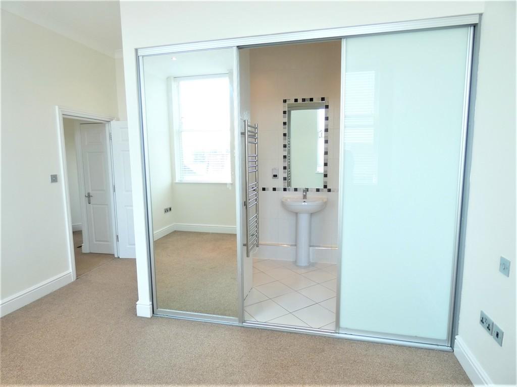 Main Bedroom en-Suite