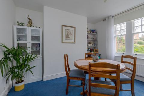 2 bedroom flat to rent, St Lukes Square, Guildford