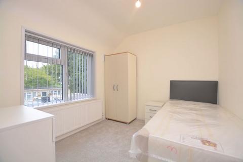 House share to rent, Cumberland Avenue, Slough