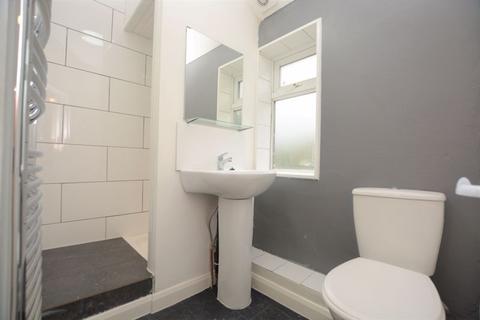 House share to rent, Cumberland Avenue, Slough