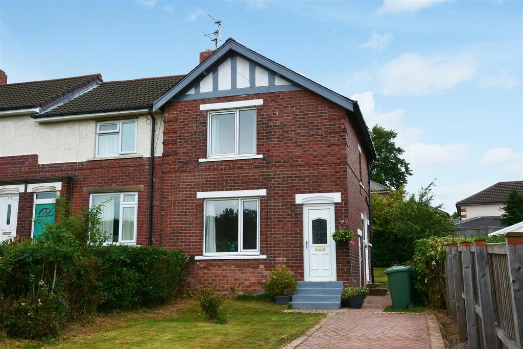 Broadway, Horsforth 2 bed end of terrace house £825 pcm (£190 pw)
