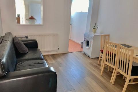 3 bedroom terraced house to rent - Aldbourne Road- Super 3  bedroom ensuite property Available sept 2020