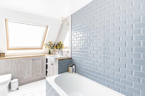 Upper Flat, 16 Waterlow Road, London, N19 5NH
