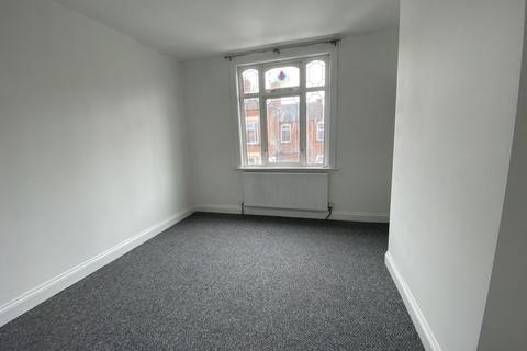 6 bedroom house to rent, Knighton Fields Road East, Knighton Fields, LE2