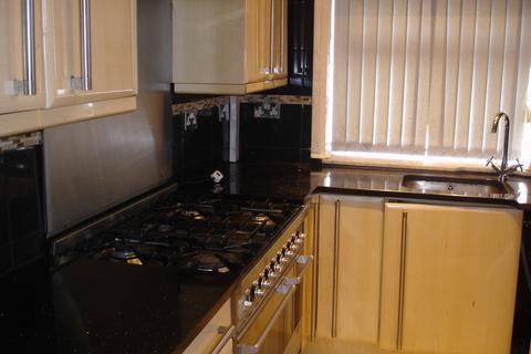 3 bedroom semi-detached house to rent, Allerton Road, Bradford, West Yorkshire, BD8