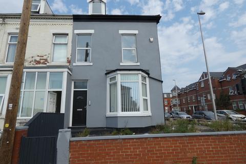 3 bedroom property to rent, Caunce Street flat 3 2FF