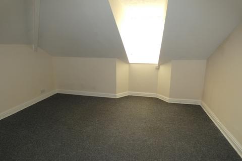 3 bedroom property to rent, Caunce Street flat 3 2FF