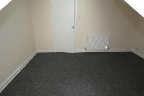 3 bedroom property to rent, Caunce Street flat 3 2FF