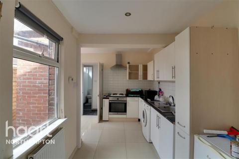 3 bedroom terraced house to rent, Gordon Street Northampton