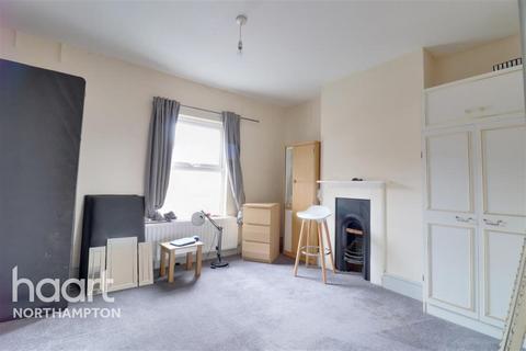 3 bedroom terraced house to rent, Gordon Street Northampton