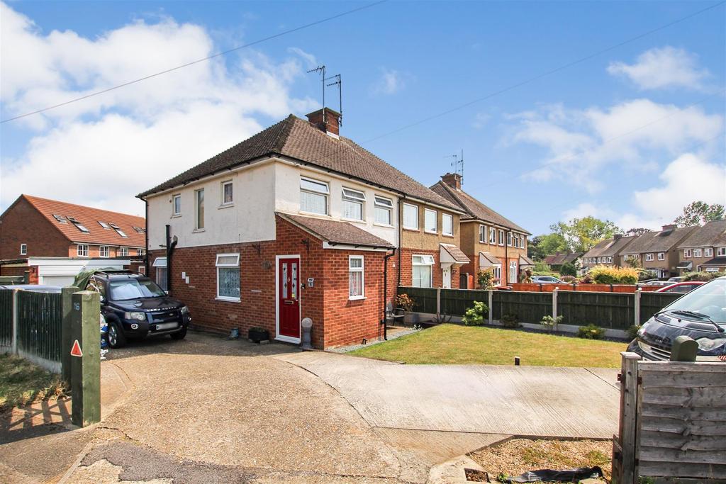 Chelsea Green, Leighton Buzzard 3 bed semidetached house £350,000