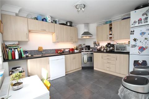 3 bedroom apartment to rent, Manningtree Close, London, SW19