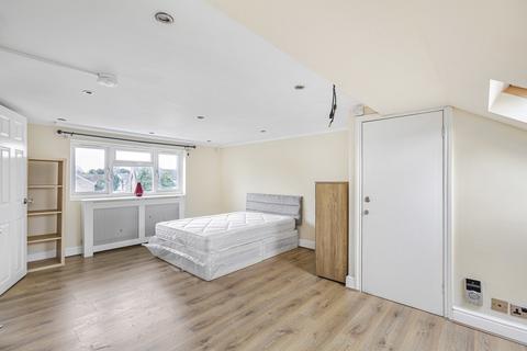 4 bedroom end of terrace house to rent, Vicarage Lane, Stratford E15