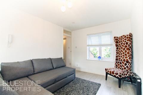 Studio to rent, Monarch Mews, Streatham