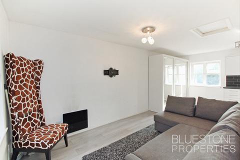 Studio to rent, Monarch Mews, Streatham