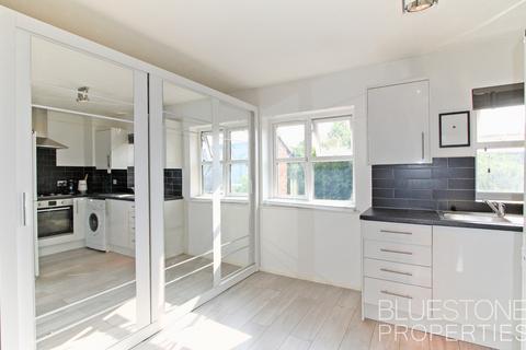 Studio to rent, Monarch Mews, Streatham
