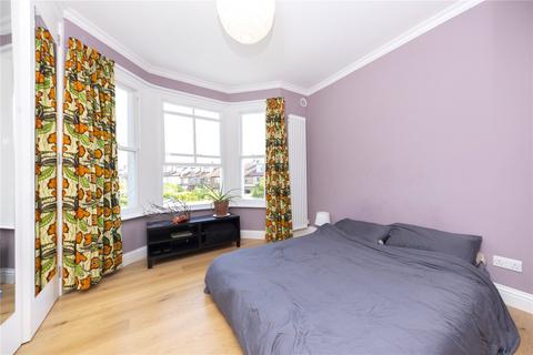 4 bedroom terraced house to rent, St. Quintin Avenue, London