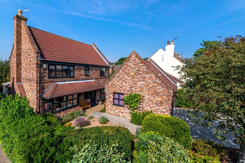 2 Oakleigh Drive, Lincoln LN1 1DG 4 bed detached house £355,000