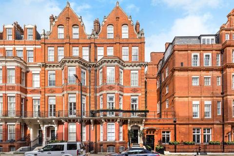 4 bedroom flat to rent, Green Street, Mayfair, London W1K