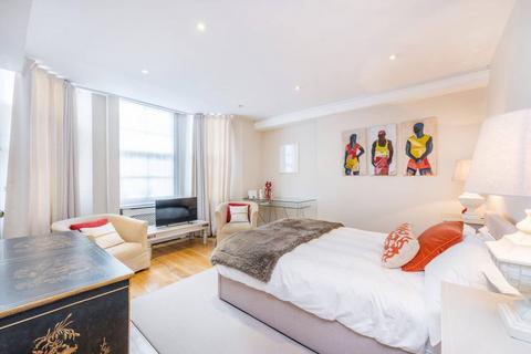 4 bedroom flat to rent, Green Street, Mayfair, London W1K