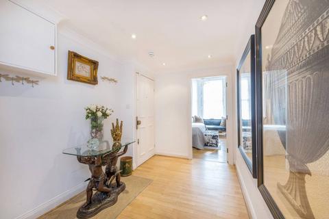 4 bedroom flat to rent, Green Street, Mayfair, London W1K