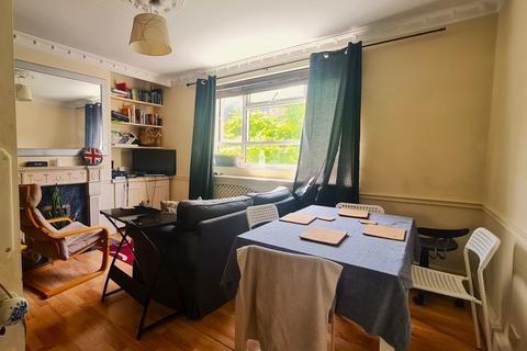 3 bedroom apartment to rent, Dancer Road, Parsons Green
