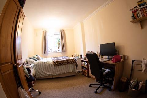3 bedroom apartment to rent, Dancer Road, Parsons Green