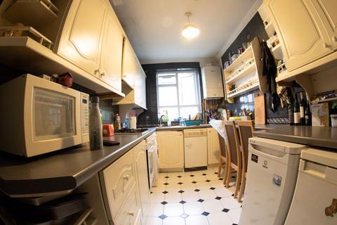 3 bedroom apartment to rent, Dancer Road, Parsons Green