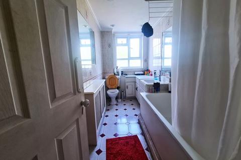 3 bedroom apartment to rent, Dancer Road, Parsons Green