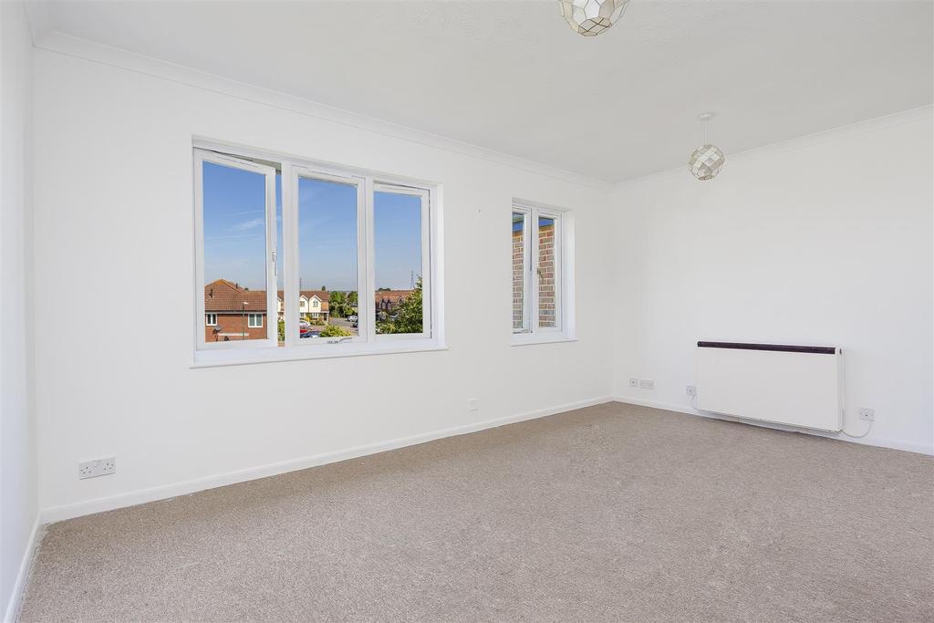 33 Cotswold Way, Worcester Park 2 bed apartment £1,225 pcm (£283 pw)