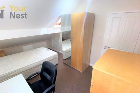 2 bedroom flat to rent - Apartment C, St Michaels Terrace, Headingley, Leeds, LS6 3BQ