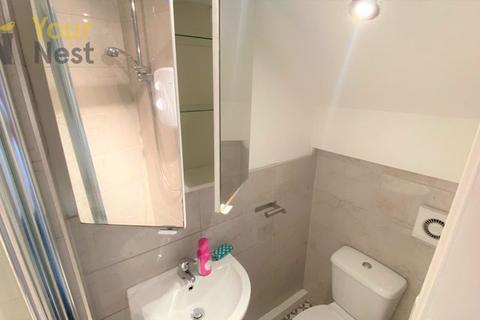 2 bedroom flat to rent - Apartment C, St Michaels Terrace, Headingley, Leeds, LS6 3BQ