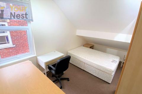 2 bedroom flat to rent - Apartment C, St Michaels Terrace, Headingley, Leeds, LS6 3BQ