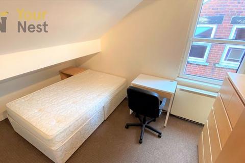 2 bedroom flat to rent - Apartment C, St Michaels Terrace, Headingley, Leeds, LS6 3BQ