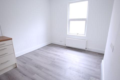 Studio to rent, London N19