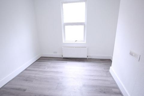 Studio to rent, London N19